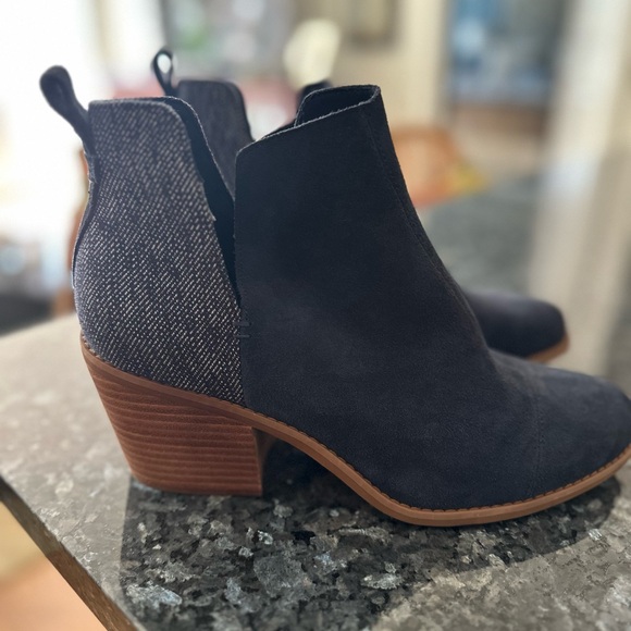 TOM’s | Like NEW Everly Navy Suede Ankle Boots Size 9.5 - Picture 6 of 8